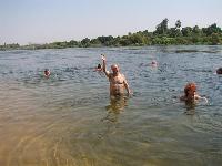 Асуан, купание в Ниле