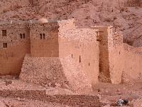 Непреступные стены монастыря